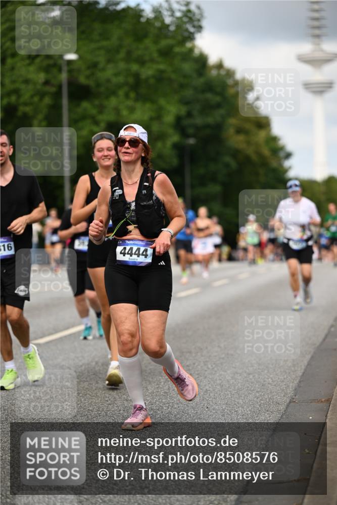 29.06.2025 - hella hamburg halbmarathon Dr. Thomas Lammeyer http://msf.ph/oto/8508576 29.06.2025 10:29:52 Kennedybrücke 1093, 1627, 1740, 2000, 2278, 3053, 3099, 3113, 3920, 4444, 4797, 5814, 6869, 7778, 8276, 8357, 8962, 9927, 11157, 11400 meine-sportfotos.de