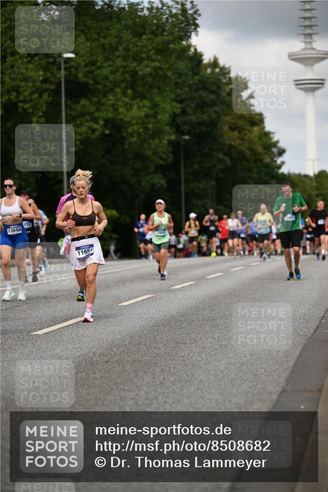29.06.2025 - hella hamburg halbmarathon Dr. Thomas Lammeyer http://msf.ph/oto/8508682 29.06.2025 10:30:00 Kennedybrücke 1093, 1305, 1627, 1740, 2000, 2278, 3053, 3099, 3113, 3920, 3961, 3963, 4444, 5814, 6663, 6869, 7778, 8357, 9186, 11157, 11400 meine-sportfotos.de