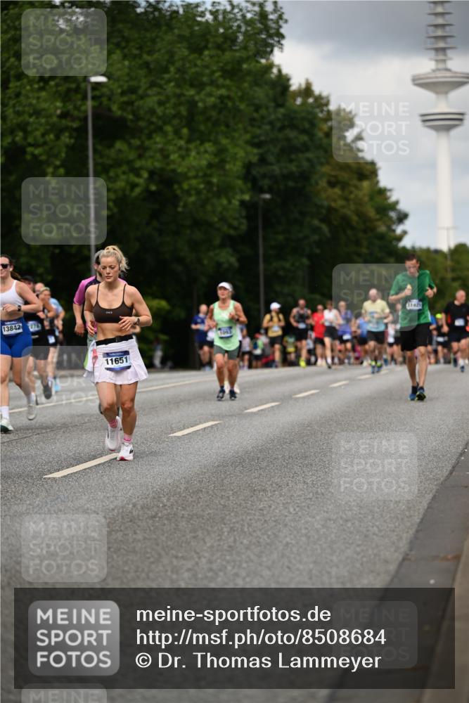 29.06.2025 - hella hamburg halbmarathon Dr. Thomas Lammeyer http://msf.ph/oto/8508684 29.06.2025 10:30:00 Kennedybrücke 1093, 1305, 1627, 1740, 2000, 2278, 3053, 3099, 3113, 3920, 3961, 3963, 4444, 5814, 6663, 6869, 7778, 8357, 9186, 11157, 11400 meine-sportfotos.de