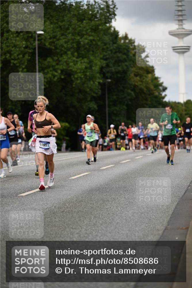29.06.2025 - hella hamburg halbmarathon Dr. Thomas Lammeyer http://msf.ph/oto/8508686 29.06.2025 10:30:00 Kennedybrücke 1093, 1305, 1627, 1740, 2000, 2278, 3053, 3099, 3113, 3920, 3961, 3963, 4444, 5814, 6663, 6869, 7778, 8357, 9186, 11157, 11400 meine-sportfotos.de