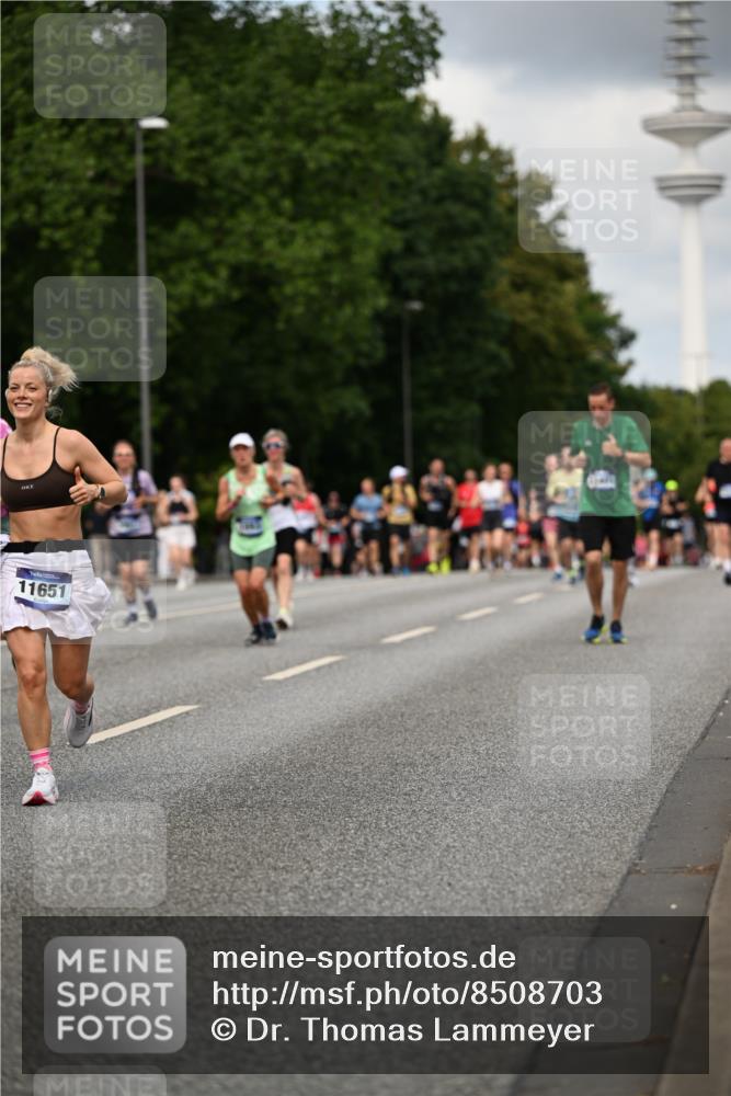 29.06.2025 - hella hamburg halbmarathon Dr. Thomas Lammeyer http://msf.ph/oto/8508703 29.06.2025 10:30:02 Kennedybrücke 1093, 1305, 1627, 1740, 2000, 2278, 3053, 3099, 3920, 3961, 3963, 4444, 5814, 6663, 6869, 7778, 8357, 9186, 11157, 11400 meine-sportfotos.de