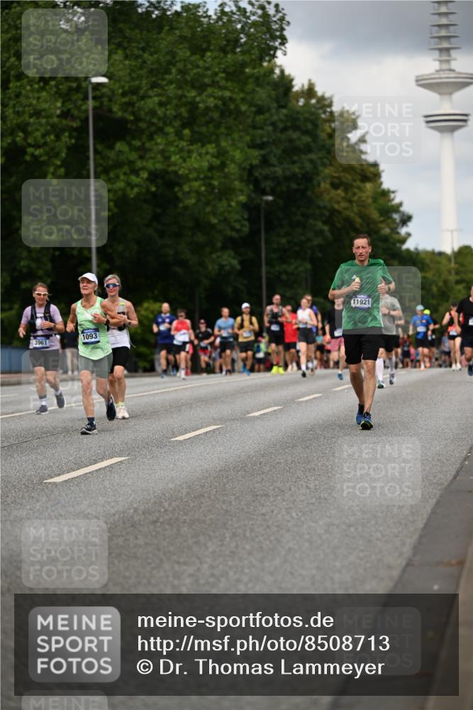 29.06.2025 - hella hamburg halbmarathon Dr. Thomas Lammeyer http://msf.ph/oto/8508713 29.06.2025 10:30:03 Kennedybrücke 1093, 1305, 1627, 1740, 2000, 2278, 3053, 3920, 3961, 3963, 4444, 5814, 6663, 6869, 7778, 8357, 9186, 11157, 11400 meine-sportfotos.de