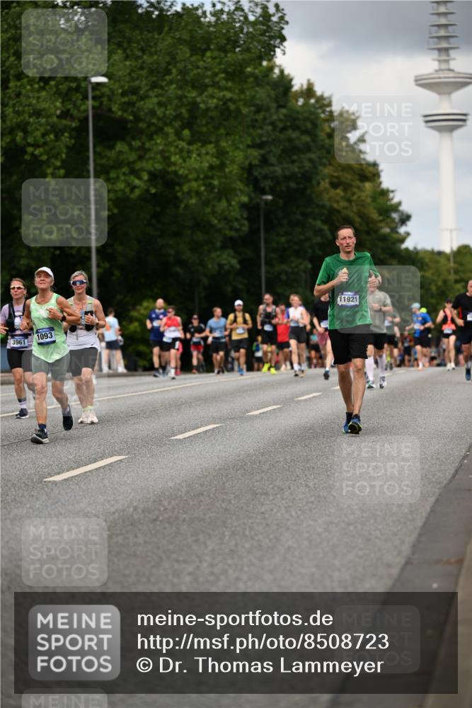 29.06.2025 - hella hamburg halbmarathon Dr. Thomas Lammeyer http://msf.ph/oto/8508723 29.06.2025 10:30:04 Kennedybrücke 1093, 1305, 1627, 1740, 2000, 2278, 3053, 3920, 3961, 3963, 4444, 5028, 6663, 6869, 8357, 9186, 11157, 11400 meine-sportfotos.de