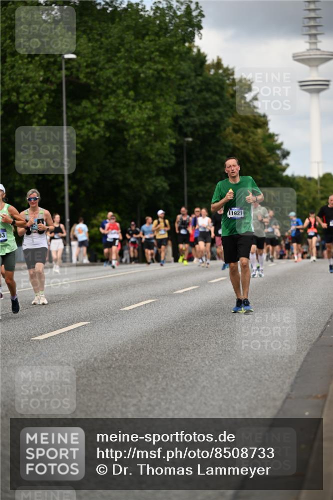 29.06.2025 - hella hamburg halbmarathon Dr. Thomas Lammeyer http://msf.ph/oto/8508733 29.06.2025 10:30:04 Kennedybrücke 1093, 1305, 1627, 1740, 2000, 2278, 3053, 3920, 3961, 3963, 4444, 5028, 6663, 6869, 8357, 9186, 11157, 11400 meine-sportfotos.de
