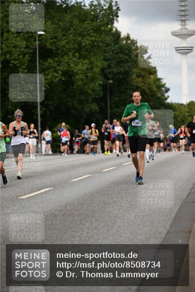 29.06.2025 - hella hamburg halbmarathon Dr. Thomas Lammeyer http://msf.ph/oto/8508734 29.06.2025 10:30:05 Kennedybrücke 1093, 1305, 1627, 1740, 2000, 2278, 3053, 3920, 3961, 3963, 4378, 4444, 5028, 6663, 6869, 8357, 9186, 11157, 11400 meine-sportfotos.de