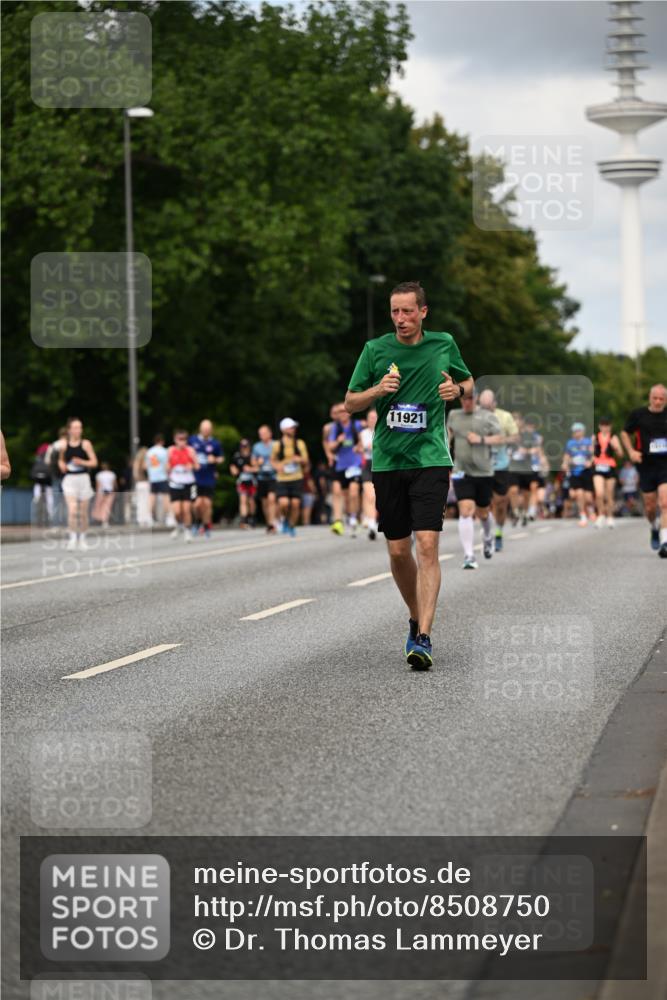 29.06.2025 - hella hamburg halbmarathon Dr. Thomas Lammeyer http://msf.ph/oto/8508750 29.06.2025 10:30:06 Kennedybrücke 1093, 1305, 1627, 1740, 2000, 2278, 3053, 3765, 3920, 3961, 3963, 4378, 4444, 5028, 6663, 6869, 8357, 9186, 11157, 11400 meine-sportfotos.de