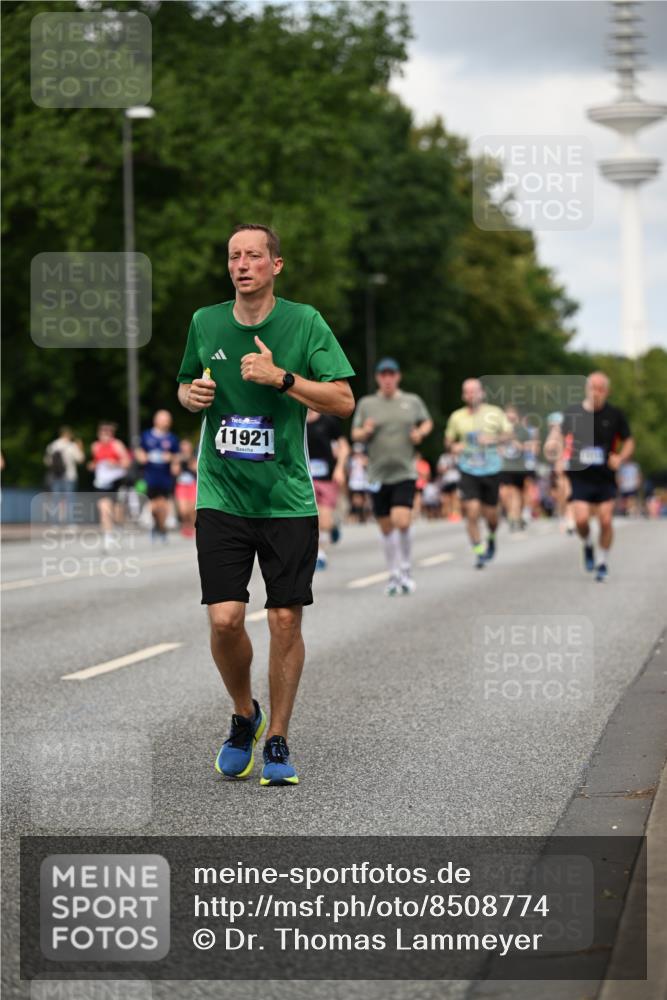 29.06.2025 - hella hamburg halbmarathon Dr. Thomas Lammeyer http://msf.ph/oto/8508774 29.06.2025 10:30:08 Kennedybrücke 1093, 1305, 1627, 1740, 2278, 3765, 3920, 3961, 3963, 4378, 5028, 6663, 6869, 8357, 9186, 11157, 11400 meine-sportfotos.de