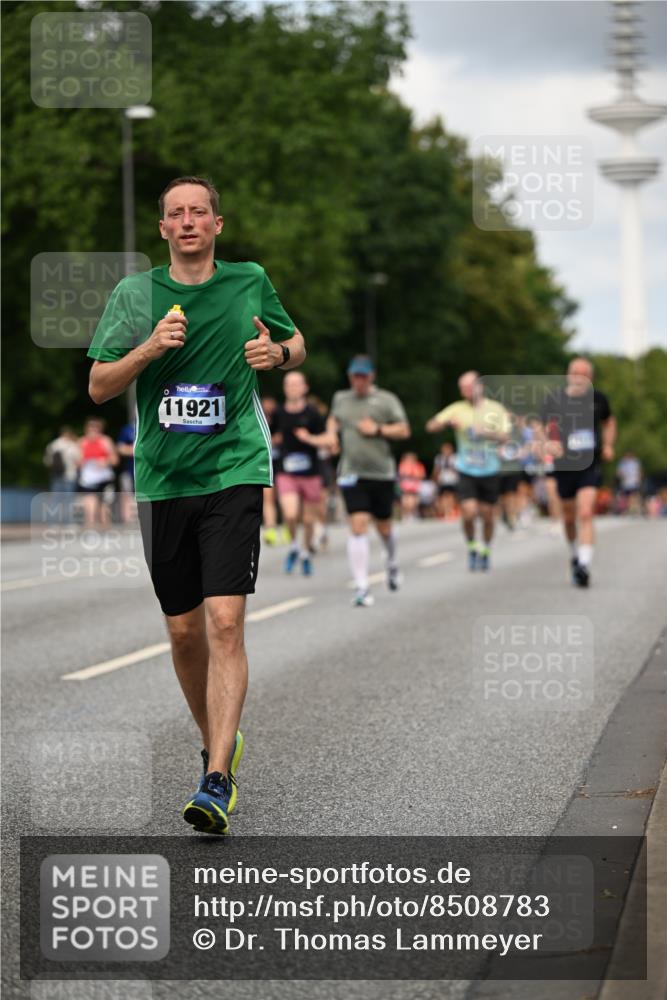 29.06.2025 - hella hamburg halbmarathon Dr. Thomas Lammeyer http://msf.ph/oto/8508783 29.06.2025 10:30:09 Kennedybrücke 1093, 1305, 1627, 1740, 2278, 3765, 3961, 3963, 4378, 5028, 6663, 6869, 8357, 9186, 11400 meine-sportfotos.de