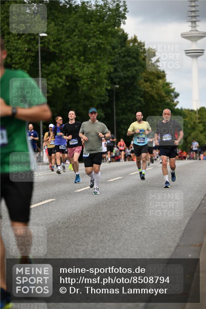 29.06.2025 - hella hamburg halbmarathon Dr. Thomas Lammeyer http://msf.ph/oto/8508794 29.06.2025 10:30:10 Kennedybrücke 1093, 1305, 1740, 2278, 3765, 3961, 3963, 4378, 5028, 6478, 6663, 6869, 8357, 9186, 10845, 10846, 11400 meine-sportfotos.de