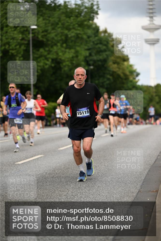 29.06.2025 - hella hamburg halbmarathon Dr. Thomas Lammeyer http://msf.ph/oto/8508830 29.06.2025 10:30:14 Kennedybrücke 1093, 1305, 1740, 2278, 3765, 3961, 3963, 4378, 5028, 5564, 6478, 6663, 6869, 8079, 8357, 8881, 9186, 10219, 10845, 10846, 11400 meine-sportfotos.de