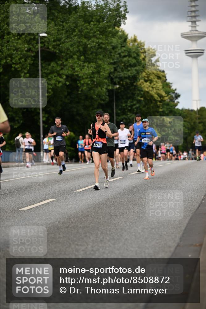 29.06.2025 - hella hamburg halbmarathon Dr. Thomas Lammeyer http://msf.ph/oto/8508872 29.06.2025 10:30:18 Kennedybrücke 1093, 1305, 2278, 3765, 3961, 3963, 4378, 5028, 5564, 6478, 6663, 7069, 8079, 8881, 9186, 9573, 10219, 10845, 10846 meine-sportfotos.de