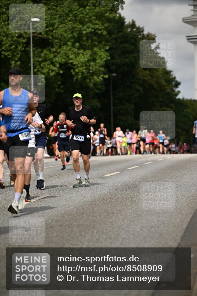29.06.2025 - hella hamburg halbmarathon Dr. Thomas Lammeyer http://msf.ph/oto/8508909 29.06.2025 10:30:26 Kennedybrücke 1479, 3765, 4378, 5028, 5497, 5564, 6478, 6663, 7069, 8079, 8881, 9186, 9573, 10219, 10465, 10845, 10846, 11139 meine-sportfotos.de