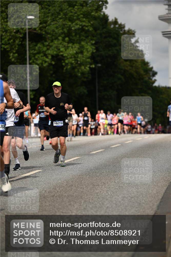 29.06.2025 - hella hamburg halbmarathon Dr. Thomas Lammeyer http://msf.ph/oto/8508921 29.06.2025 10:30:26 Kennedybrücke 1479, 3765, 4378, 5028, 5497, 5564, 6478, 6663, 7069, 8079, 8881, 9186, 9573, 10219, 10465, 10845, 10846, 11139 meine-sportfotos.de