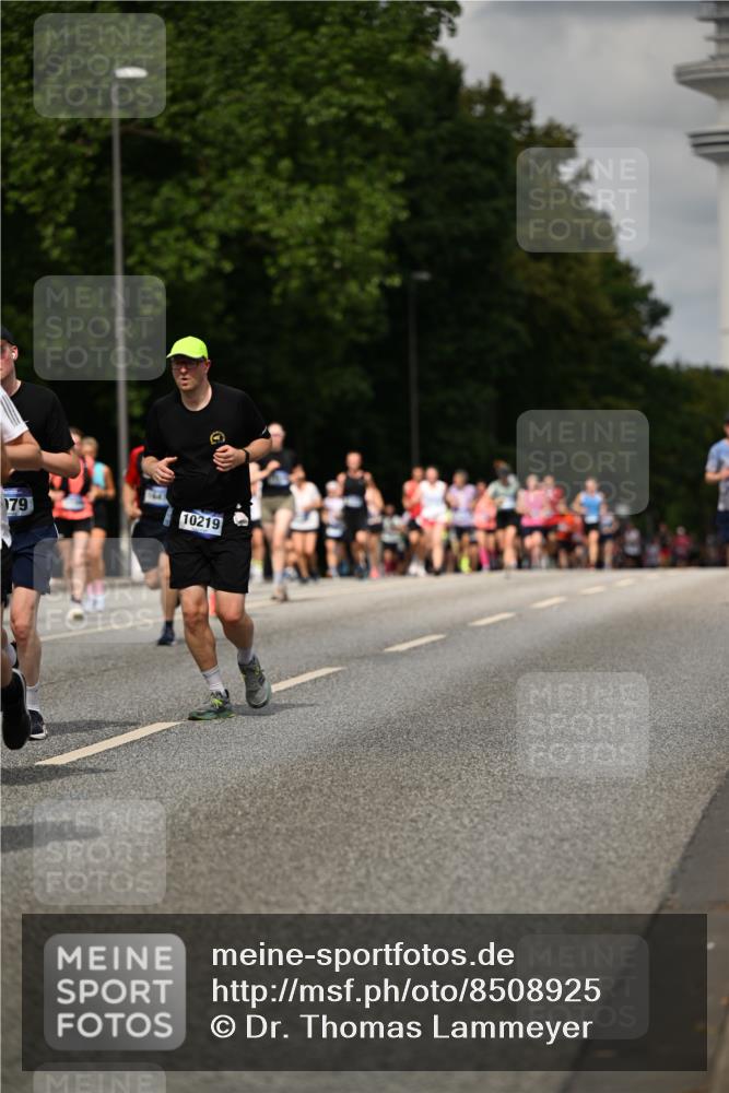 29.06.2025 - hella hamburg halbmarathon Dr. Thomas Lammeyer http://msf.ph/oto/8508925 29.06.2025 10:30:27 Kennedybrücke 1479, 3765, 4378, 5028, 5497, 5564, 6478, 6663, 7069, 8079, 8881, 9186, 9573, 10219, 10465, 10845, 10846, 11139 meine-sportfotos.de