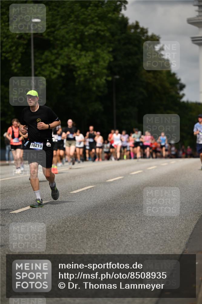 29.06.2025 - hella hamburg halbmarathon Dr. Thomas Lammeyer http://msf.ph/oto/8508935 29.06.2025 10:30:27 Kennedybrücke 1479, 3765, 4378, 5028, 5497, 5564, 6478, 6663, 7069, 8079, 8881, 9186, 9573, 10219, 10465, 10845, 10846, 11139 meine-sportfotos.de
