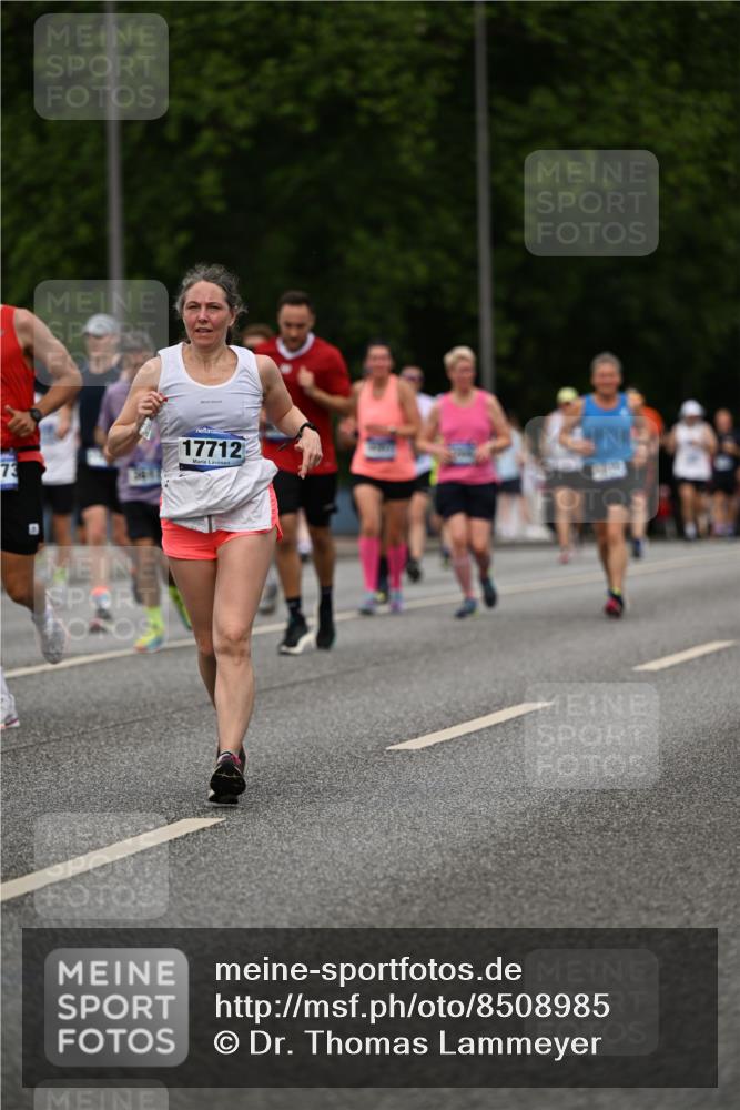 29.06.2025 - hella hamburg halbmarathon Dr. Thomas Lammeyer http://msf.ph/oto/8508985 29.06.2025 10:30:44 Kennedybrücke 1300, 1479, 1973, 3617, 4267, 4268, 4315, 4358, 5494, 5497, 6159, 6637, 7069, 8281, 8306, 8674, 8942, 9573, 9811, 10104, 10465, 11110, 11139 meine-sportfotos.de