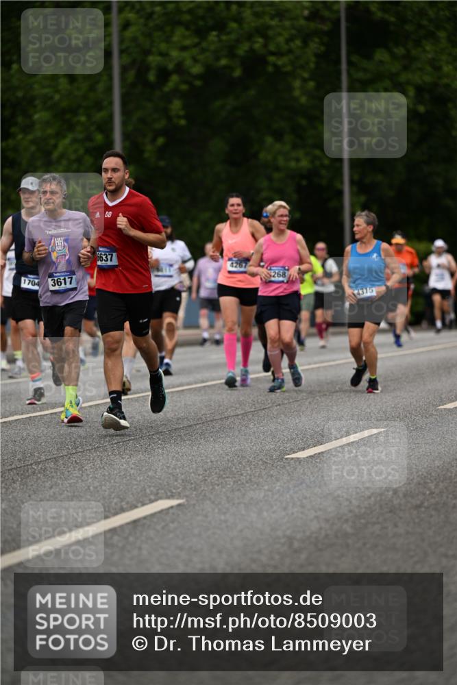 29.06.2025 - hella hamburg halbmarathon Dr. Thomas Lammeyer http://msf.ph/oto/8509003 29.06.2025 10:30:46 Kennedybrücke 1300, 1479, 1973, 3617, 4267, 4268, 4315, 4358, 5494, 5497, 6159, 6637, 7069, 8281, 8306, 8674, 8942, 9573, 9811, 10104, 10465, 11110, 11139 meine-sportfotos.de