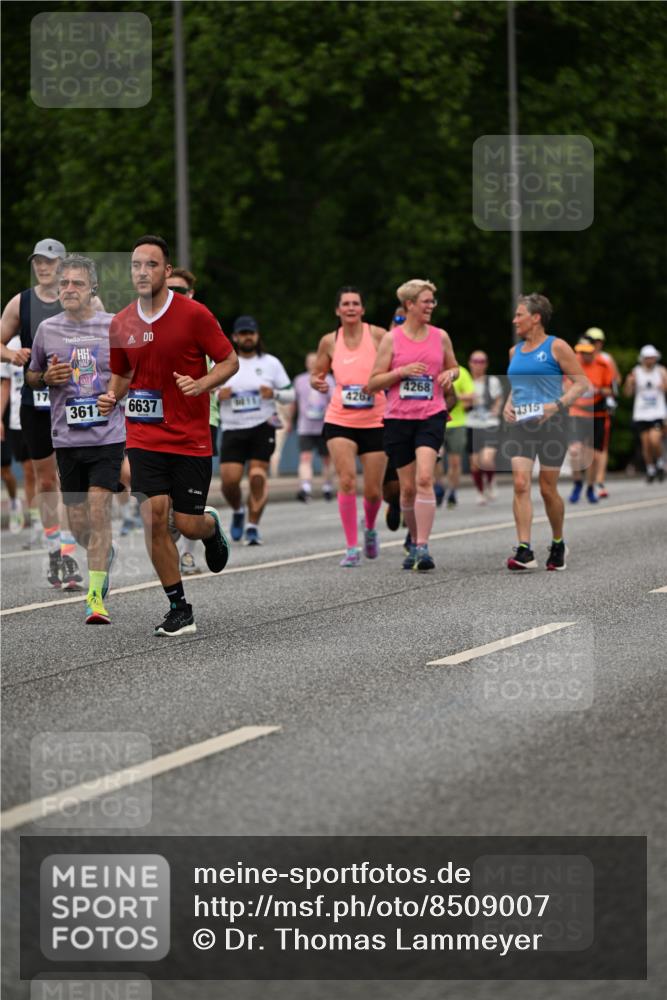 29.06.2025 - hella hamburg halbmarathon Dr. Thomas Lammeyer http://msf.ph/oto/8509007 29.06.2025 10:30:46 Kennedybrücke 1300, 1479, 1973, 3617, 4267, 4268, 4315, 4358, 5494, 5497, 6159, 6637, 7069, 8281, 8306, 8674, 8942, 9573, 9811, 10104, 10465, 11110, 11139 meine-sportfotos.de