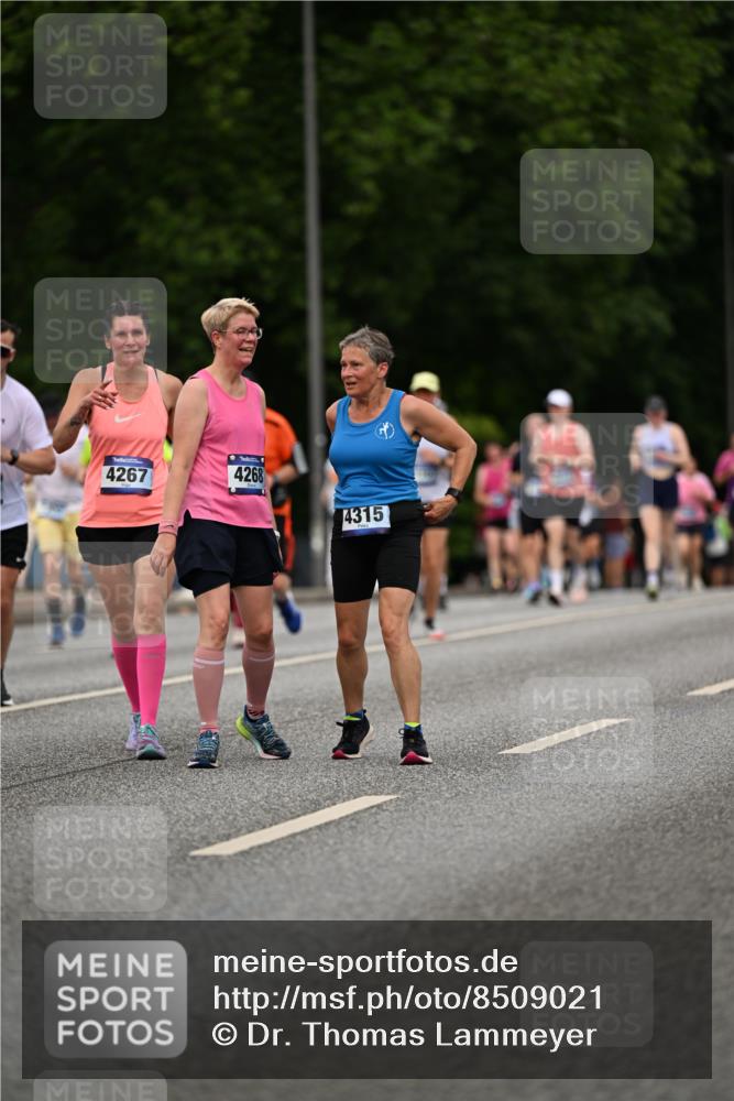 29.06.2025 - hella hamburg halbmarathon Dr. Thomas Lammeyer http://msf.ph/oto/8509021 29.06.2025 10:30:48 Kennedybrücke 1300, 1479, 1973, 3617, 4267, 4268, 4315, 4358, 4844, 5494, 5497, 6159, 6637, 6905, 8281, 8306, 8674, 8942, 9573, 9811, 10104, 10465, 11110, 11139 meine-sportfotos.de