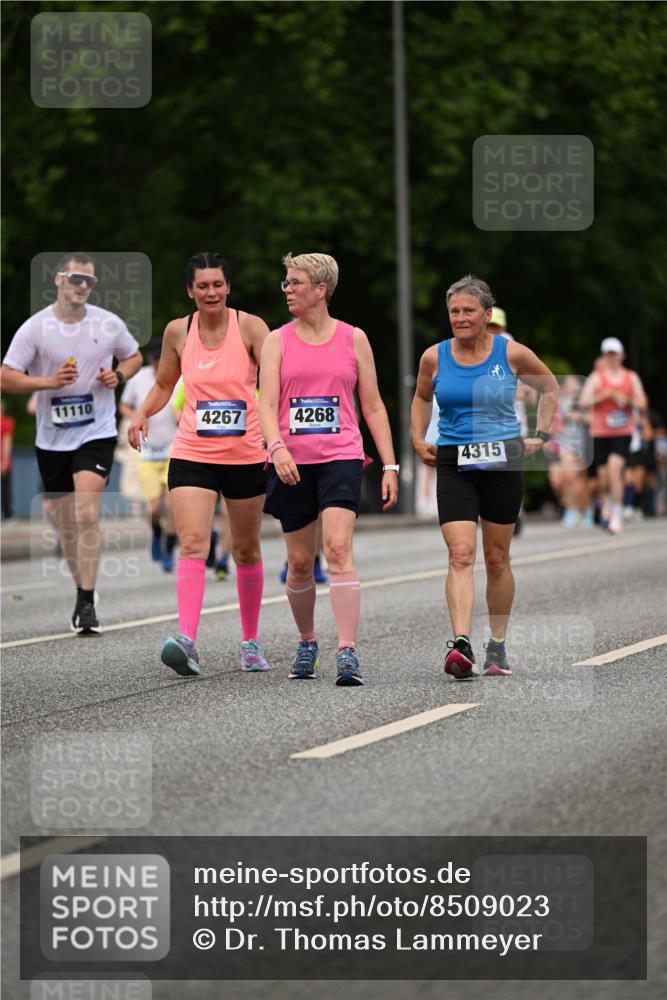 29.06.2025 - hella hamburg halbmarathon Dr. Thomas Lammeyer http://msf.ph/oto/8509023 29.06.2025 10:30:49 Kennedybrücke 1300, 1479, 1973, 2775, 3617, 4267, 4268, 4315, 4358, 4844, 5494, 5497, 6159, 6637, 6905, 8281, 8306, 8674, 8942, 9811, 10104, 10465, 11110, 11139 meine-sportfotos.de