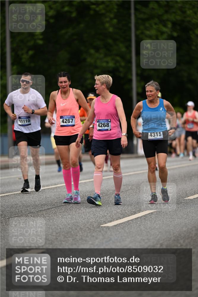 29.06.2025 - hella hamburg halbmarathon Dr. Thomas Lammeyer http://msf.ph/oto/8509032 29.06.2025 10:30:49 Kennedybrücke 1300, 1479, 1973, 2775, 3617, 4267, 4268, 4315, 4358, 4844, 5494, 5497, 6159, 6637, 6905, 8281, 8306, 8674, 8942, 9811, 10104, 10465, 11110, 11139 meine-sportfotos.de