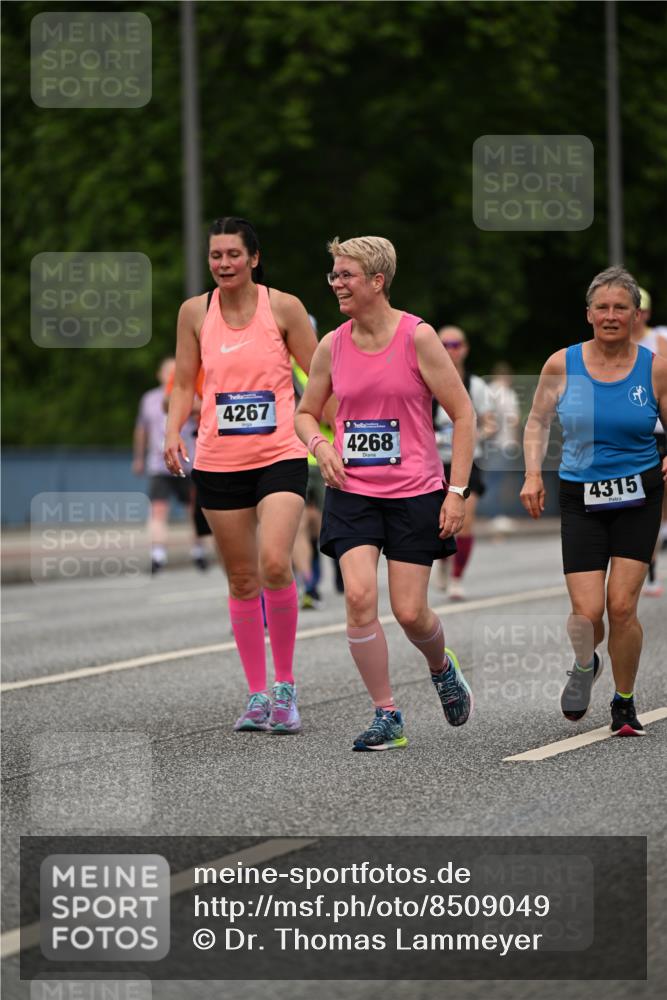 29.06.2025 - hella hamburg halbmarathon Dr. Thomas Lammeyer http://msf.ph/oto/8509049 29.06.2025 10:30:51 Kennedybrücke 1300, 1479, 1973, 2306, 2775, 3617, 4267, 4268, 4315, 4358, 4844, 5494, 6159, 6637, 6905, 7929, 8281, 8306, 8674, 8942, 9811, 10104, 10465, 11110, 11139 meine-sportfotos.de