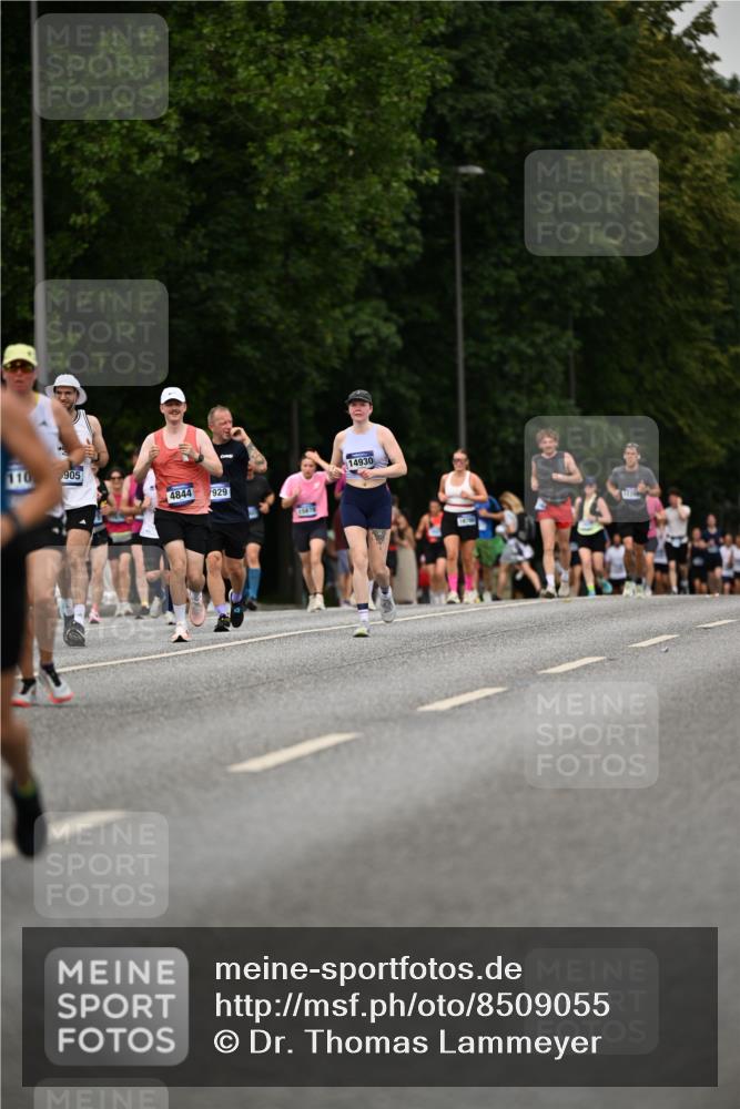29.06.2025 - hella hamburg halbmarathon Dr. Thomas Lammeyer http://msf.ph/oto/8509055 29.06.2025 10:30:52 Kennedybrücke 1300, 1479, 1973, 2306, 2775, 3617, 4267, 4268, 4315, 4358, 4844, 5494, 6159, 6637, 6905, 7929, 8281, 8306, 8674, 8942, 9811, 10104, 10465, 11110, 11139, 11256 meine-sportfotos.de