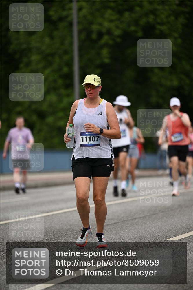 29.06.2025 - hella hamburg halbmarathon Dr. Thomas Lammeyer http://msf.ph/oto/8509059 29.06.2025 10:30:57 Kennedybrücke 1300, 1973, 2306, 2775, 3617, 4267, 4268, 4315, 4358, 4844, 5494, 6159, 6625, 6637, 6905, 7929, 8281, 8306, 8674, 8942, 9811, 10104, 11110, 11256 meine-sportfotos.de