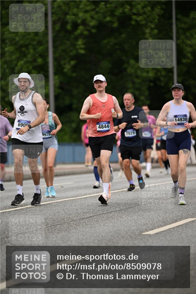 29.06.2025 - hella hamburg halbmarathon Dr. Thomas Lammeyer http://msf.ph/oto/8509078 29.06.2025 10:31:00 Kennedybrücke 1300, 2306, 2775, 3617, 4267, 4268, 4315, 4358, 4844, 5494, 6159, 6625, 6637, 6905, 7929, 8281, 8306, 8674, 8942, 9811, 10077, 10104, 11110, 11256 meine-sportfotos.de