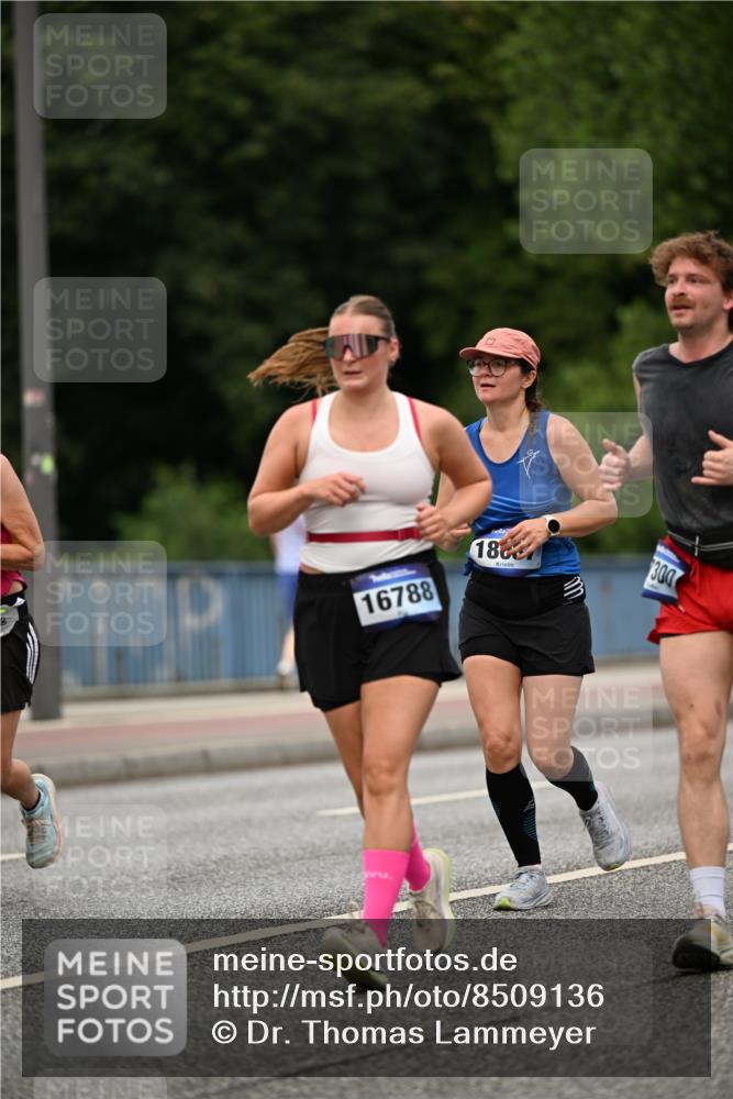29.06.2025 - hella hamburg halbmarathon Dr. Thomas Lammeyer http://msf.ph/oto/8509136 29.06.2025 10:31:12 Kennedybrücke 1300, 1481, 2306, 2775, 3389, 4844, 6625, 6905, 7929, 8306, 8674, 9688, 10077, 10158, 11256 meine-sportfotos.de
