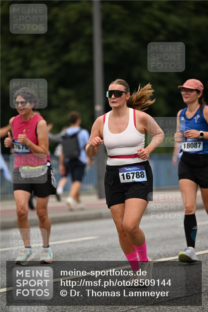 29.06.2025 - hella hamburg halbmarathon Dr. Thomas Lammeyer http://msf.ph/oto/8509144 29.06.2025 10:31:12 Kennedybrücke 1300, 1481, 2306, 2775, 3389, 4844, 6625, 6905, 7929, 8306, 8674, 9688, 10077, 10158, 11256 meine-sportfotos.de