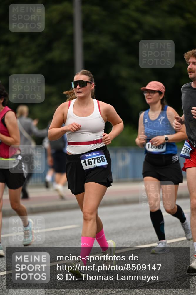 29.06.2025 - hella hamburg halbmarathon Dr. Thomas Lammeyer http://msf.ph/oto/8509147 29.06.2025 10:31:13 Kennedybrücke 1300, 1481, 2306, 2775, 3389, 4844, 6625, 6905, 7929, 8674, 9688, 10077, 10158, 11256 meine-sportfotos.de