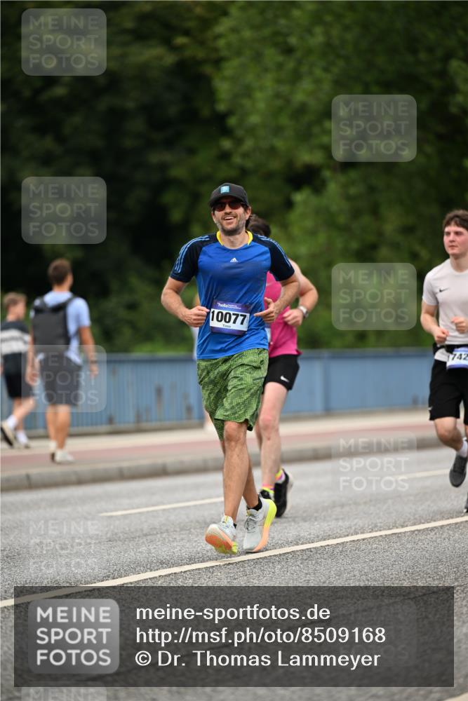 29.06.2025 - hella hamburg halbmarathon Dr. Thomas Lammeyer http://msf.ph/oto/8509168 29.06.2025 10:31:15 Kennedybrücke 1481, 2045, 2306, 2775, 3389, 4844, 6214, 6625, 6905, 7929, 9688, 10077, 10158, 11256 meine-sportfotos.de