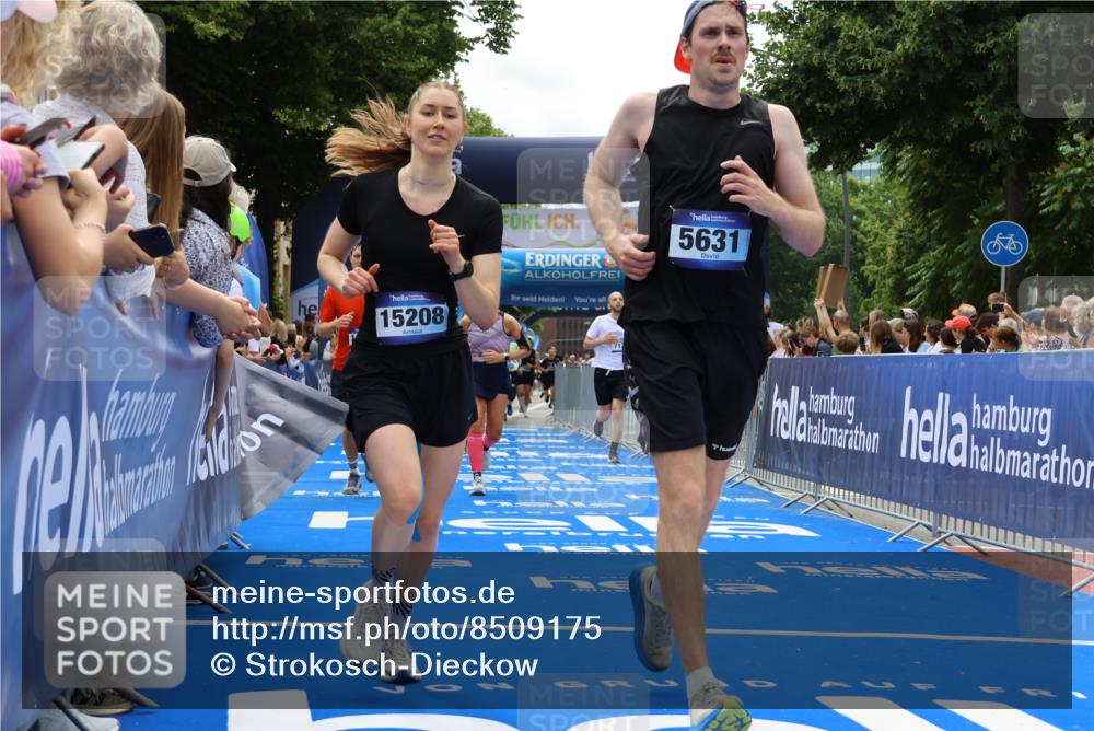 29.06.2025 - hella hamburg halbmarathon Strokosch-Dieckow http://msf.ph/oto/8509175 29.06.2025 11:15:53 Ziel 1440, 1820, 2147, 3922, 5390, 5631, 7121, 8983, 9019, 9186, 10108, 10717, 12175, 12498, 14532, 14957, 15208, 15749, 18405 meine-sportfotos.de