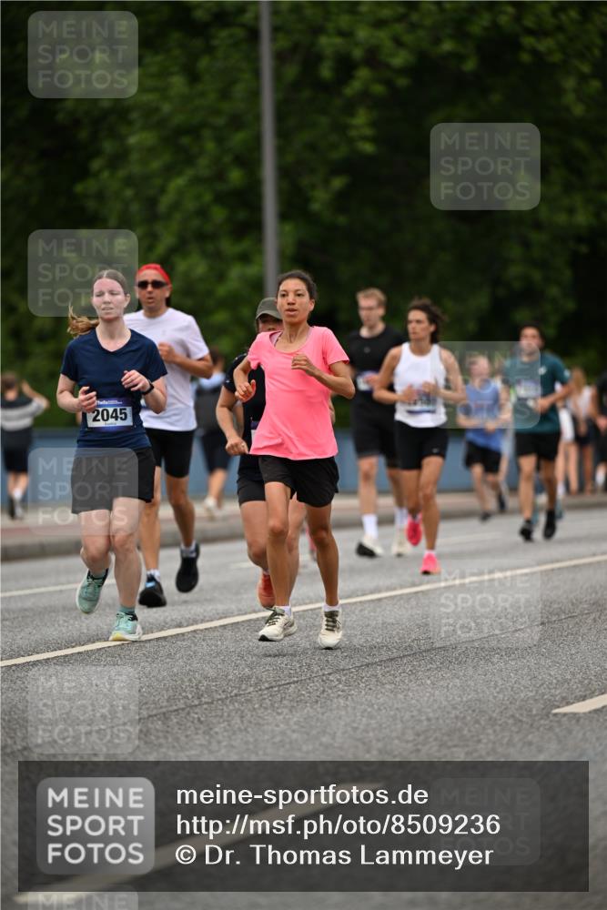 29.06.2025 - hella hamburg halbmarathon Dr. Thomas Lammeyer http://msf.ph/oto/8509236 29.06.2025 10:31:28 Kennedybrücke 1481, 2045, 2643, 3389, 4507, 4509, 5177, 5495, 6214, 7314, 7978, 8085, 9688, 10077, 10158, 10205 meine-sportfotos.de