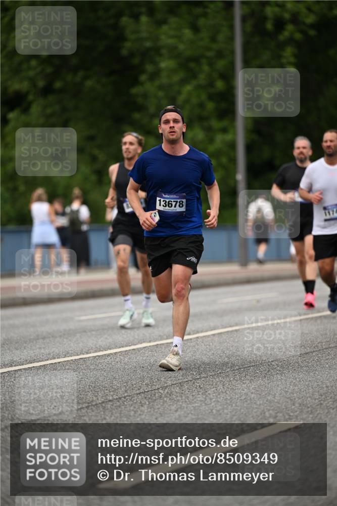 29.06.2025 - hella hamburg halbmarathon Dr. Thomas Lammeyer http://msf.ph/oto/8509349 29.06.2025 10:31:43 Kennedybrücke 1793, 2045, 2080, 2643, 4507, 4509, 5177, 5369, 5495, 5825, 6214, 7234, 7314, 7944, 7978, 8085, 8215, 9567, 10205 meine-sportfotos.de