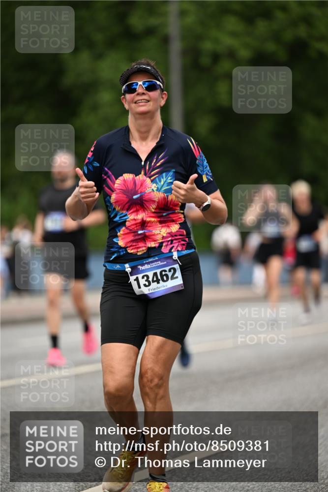 29.06.2025 - hella hamburg halbmarathon Dr. Thomas Lammeyer http://msf.ph/oto/8509381 29.06.2025 10:31:45 Kennedybrücke 1793, 2045, 2080, 2643, 4507, 4509, 5177, 5369, 5495, 5825, 6214, 7234, 7314, 7944, 7978, 8085, 8215, 9567, 10205 meine-sportfotos.de