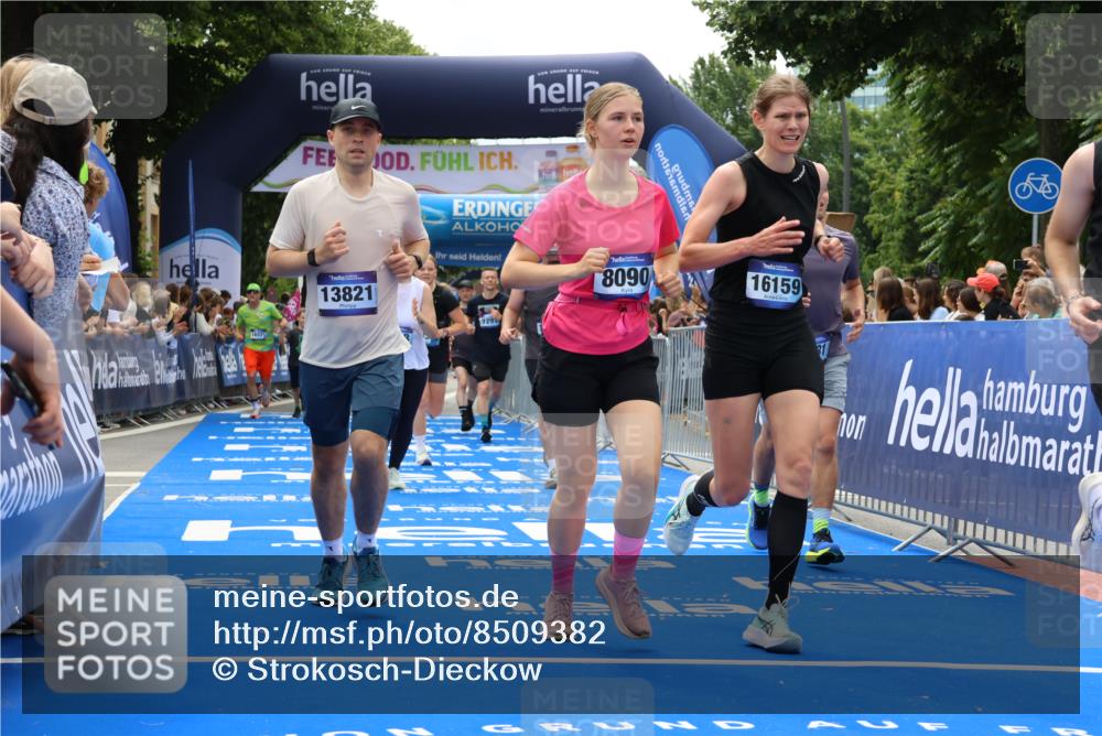 29.06.2025 - hella hamburg halbmarathon Strokosch-Dieckow http://msf.ph/oto/8509382 29.06.2025 11:16:03 Ziel 1599, 2165, 3922, 5390, 5449, 5981, 7058, 7094, 7121, 8090, 9891, 13341, 13821, 14195, 14532, 14898, 16159, 17717, 19248 meine-sportfotos.de