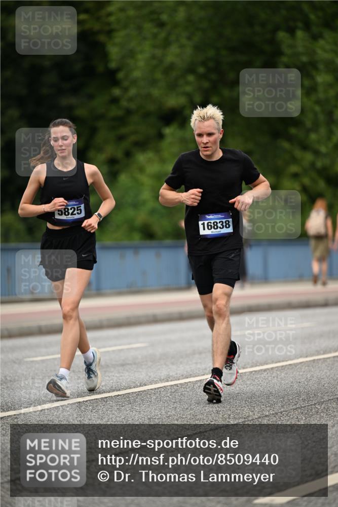 29.06.2025 - hella hamburg halbmarathon Dr. Thomas Lammeyer http://msf.ph/oto/8509440 29.06.2025 10:31:51 Kennedybrücke 1148, 1793, 2080, 2643, 4372, 5369, 5495, 5825, 5903, 7234, 7314, 7944, 7978, 8085, 8215, 8327, 9567, 10205 meine-sportfotos.de