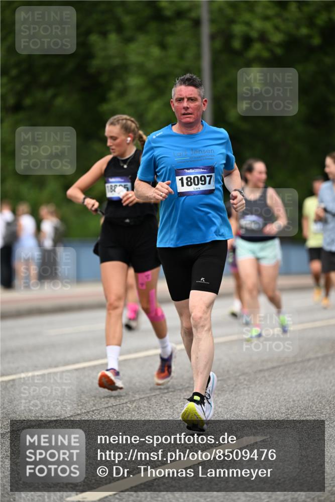 29.06.2025 - hella hamburg halbmarathon Dr. Thomas Lammeyer http://msf.ph/oto/8509476 29.06.2025 10:31:55 Kennedybrücke 1148, 1530, 1793, 2080, 2643, 4372, 5369, 5495, 5825, 5903, 7234, 7944, 7978, 8085, 8215, 8327, 9567 meine-sportfotos.de