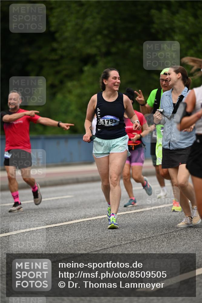 29.06.2025 - hella hamburg halbmarathon Dr. Thomas Lammeyer http://msf.ph/oto/8509505 29.06.2025 10:31:58 Kennedybrücke 1148, 1530, 1793, 2080, 4372, 5369, 5825, 5903, 7234, 7944, 8215, 8327, 9567 meine-sportfotos.de