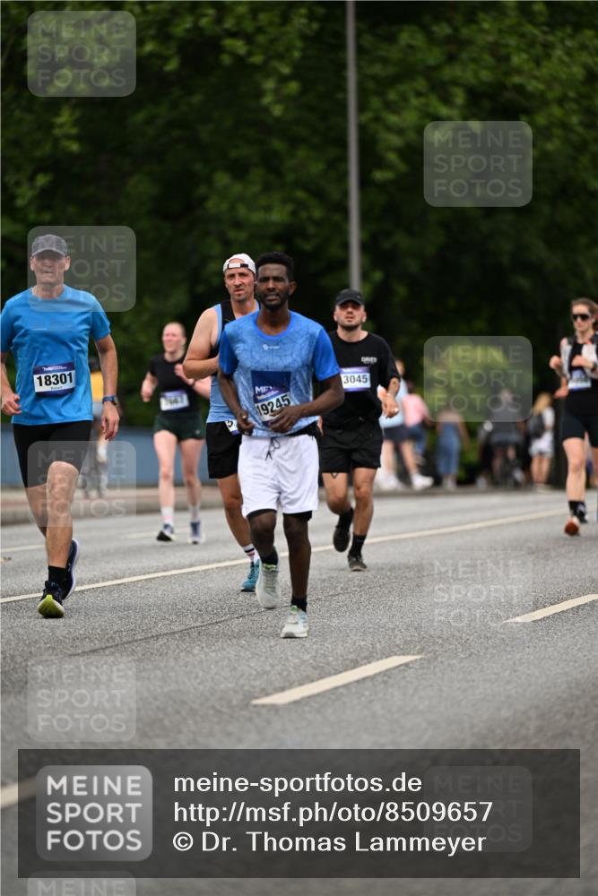 29.06.2025 - hella hamburg halbmarathon Dr. Thomas Lammeyer http://msf.ph/oto/8509657 29.06.2025 10:32:17 Kennedybrücke 1530, 5285, 5707, 5903, 5939, 7497, 7667, 7764, 7980, 9855, 10412, 10413 meine-sportfotos.de