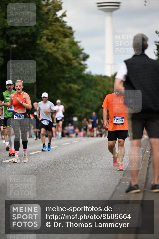 29.06.2025 - hella hamburg halbmarathon Dr. Thomas Lammeyer http://msf.ph/oto/8509664 29.06.2025 10:32:18 Kennedybrücke 1530, 5285, 5707, 5903, 5939, 6102, 7497, 7667, 7764, 7980, 9855, 10412, 10413 meine-sportfotos.de