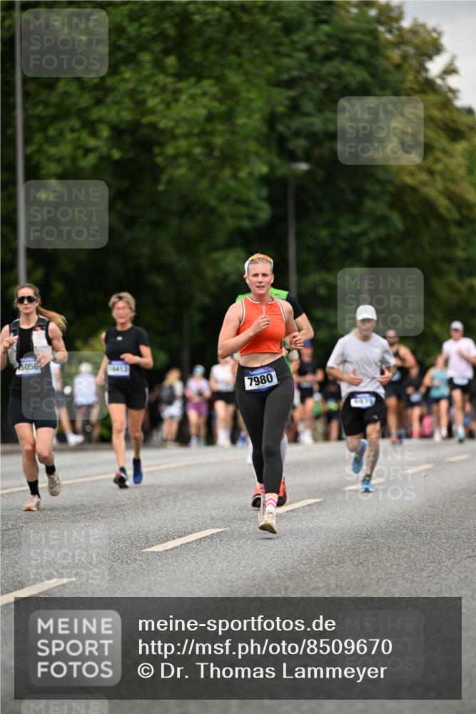 29.06.2025 - hella hamburg halbmarathon Dr. Thomas Lammeyer http://msf.ph/oto/8509670 29.06.2025 10:32:20 Kennedybrücke 1530, 5285, 5707, 5903, 5939, 6102, 7497, 7667, 7764, 7980, 9855, 10412, 10413 meine-sportfotos.de