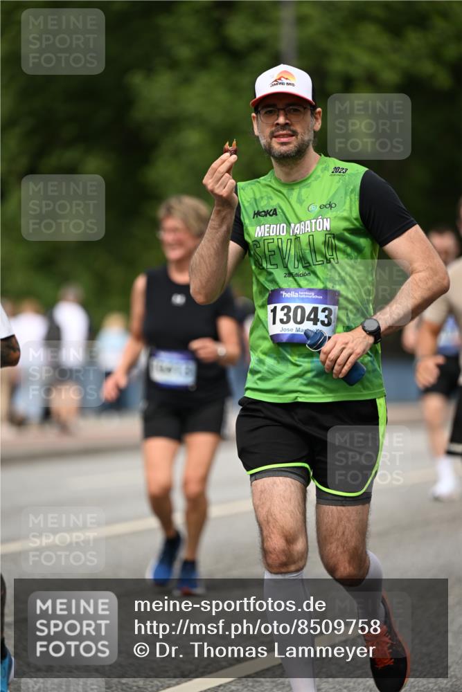 29.06.2025 - hella hamburg halbmarathon Dr. Thomas Lammeyer http://msf.ph/oto/8509758 29.06.2025 10:32:27 Kennedybrücke 4834, 5285, 5707, 5939, 6102, 6259, 6345, 7497, 7667, 7764, 7980, 9855, 10412, 10413 meine-sportfotos.de