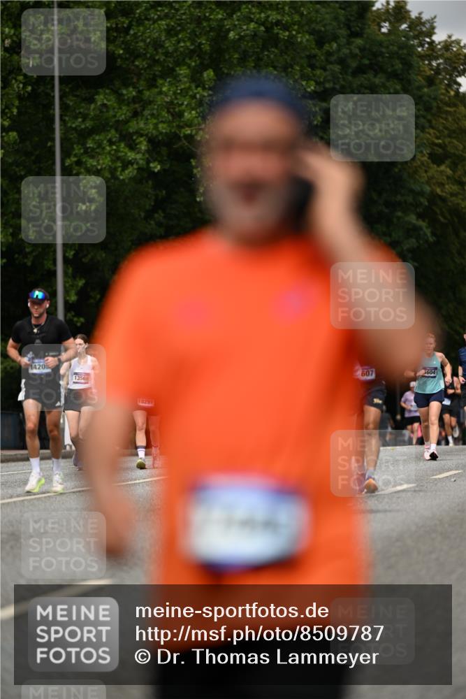 29.06.2025 - hella hamburg halbmarathon Dr. Thomas Lammeyer http://msf.ph/oto/8509787 29.06.2025 10:32:30 Kennedybrücke 4834, 5285, 5604, 5707, 5939, 6102, 6259, 6345, 7497, 7667, 7764, 7980, 9642, 9716, 9855, 10412, 10413 meine-sportfotos.de