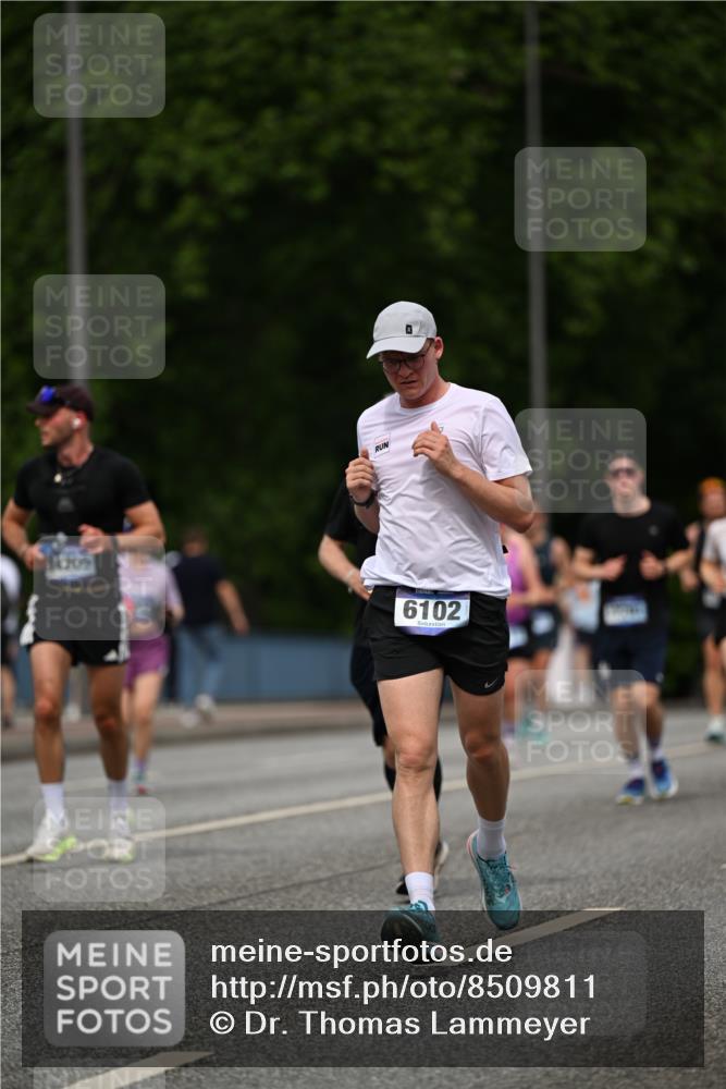 29.06.2025 - hella hamburg halbmarathon Dr. Thomas Lammeyer http://msf.ph/oto/8509811 29.06.2025 10:32:34 Kennedybrücke 4834, 5285, 5604, 5707, 5939, 6102, 6259, 6345, 7497, 7667, 7764, 7980, 9642, 9653, 9654, 9716, 9855, 10412, 10413 meine-sportfotos.de