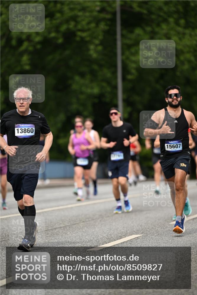 29.06.2025 - hella hamburg halbmarathon Dr. Thomas Lammeyer http://msf.ph/oto/8509827 29.06.2025 10:32:35 Kennedybrücke 2688, 4834, 5285, 5604, 5939, 6102, 6259, 6345, 7497, 7667, 7980, 9642, 9653, 9654, 9716, 10412, 10413 meine-sportfotos.de