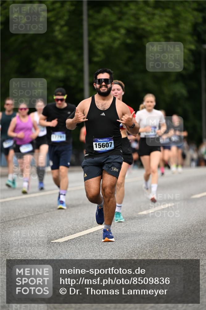 29.06.2025 - hella hamburg halbmarathon Dr. Thomas Lammeyer http://msf.ph/oto/8509836 29.06.2025 10:32:36 Kennedybrücke 2688, 4834, 5285, 5604, 5939, 6102, 6259, 6345, 7497, 7667, 7980, 9642, 9653, 9654, 9716, 10412, 10413 meine-sportfotos.de