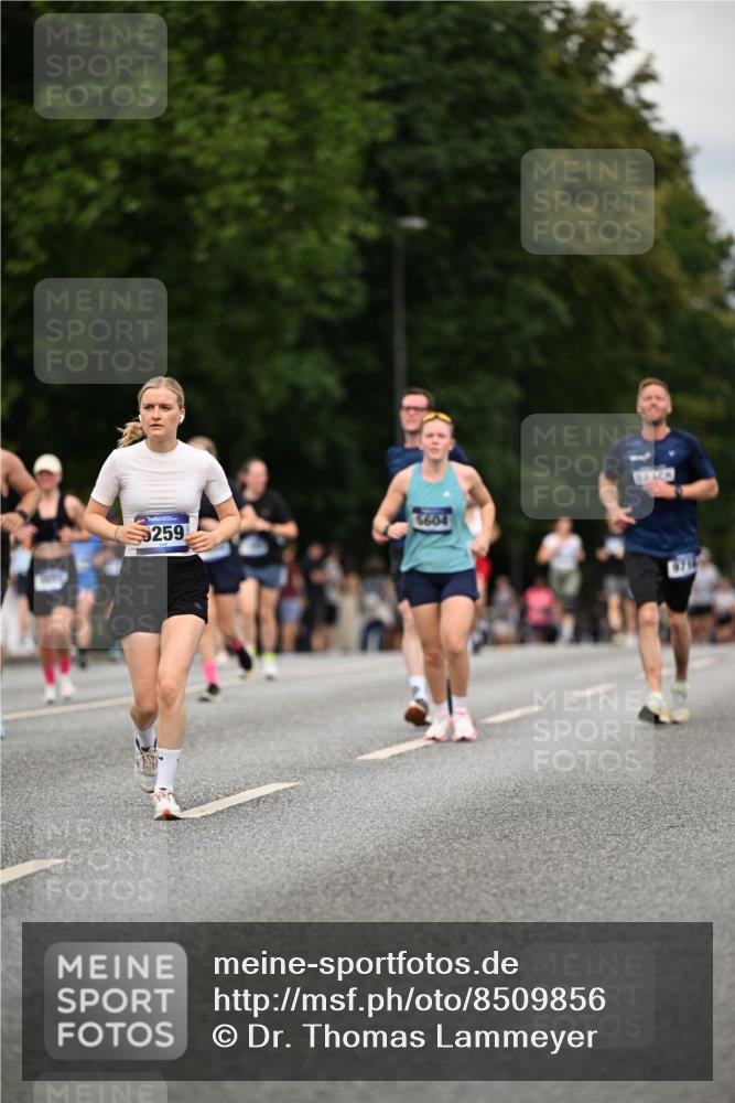 29.06.2025 - hella hamburg halbmarathon Dr. Thomas Lammeyer http://msf.ph/oto/8509856 29.06.2025 10:32:38 Kennedybrücke 2688, 4834, 5604, 5939, 6102, 6259, 6345, 7169, 7497, 7667, 9642, 9653, 9654, 9716, 10412, 10413 meine-sportfotos.de